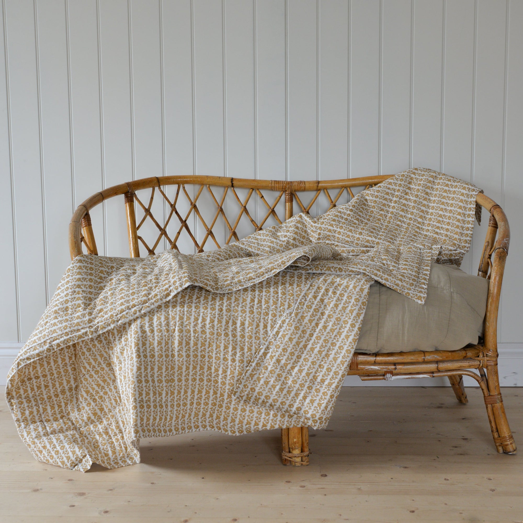 vintage-style-quilts-floral-quilts-recycled-throws