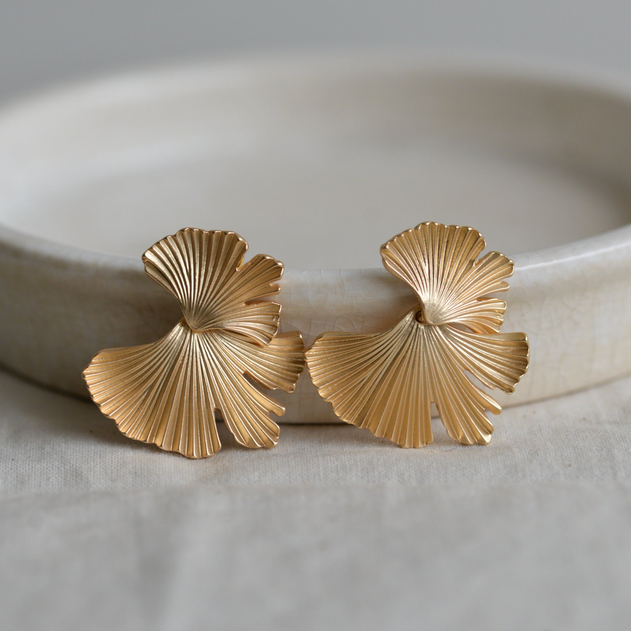 Julia Gynko Leaf Dangle Earrings – Mon Pote