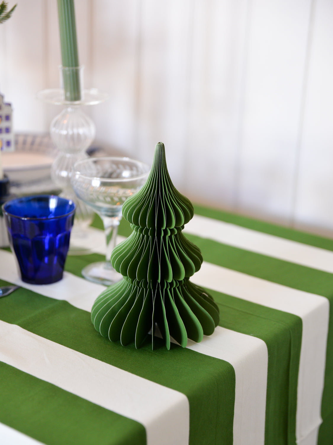 Honeycomb Tree Noble / Forest