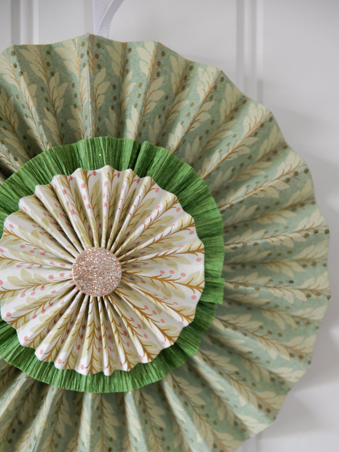 Paper Rosette Naya Sage 20 cm