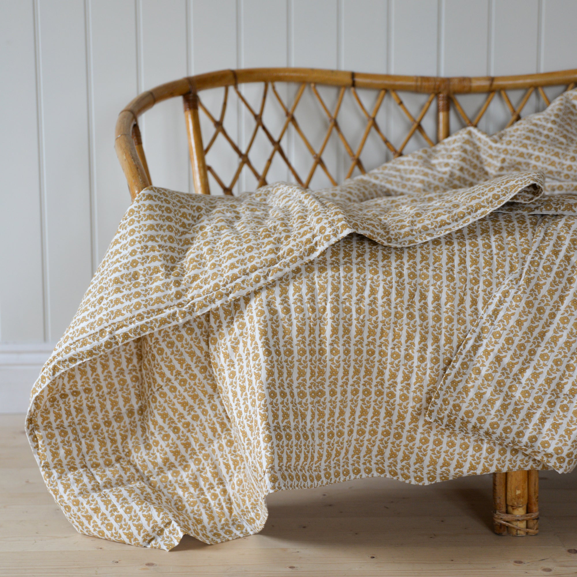 Soft Cotton Quilt / Celia Yellow and White Floral