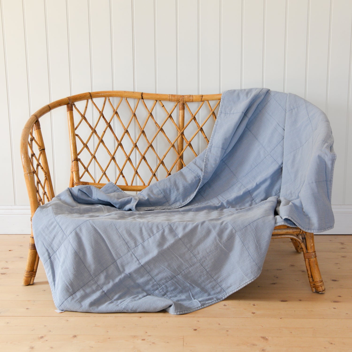 Classic Quilt in Pastel Blue / 130 x 180