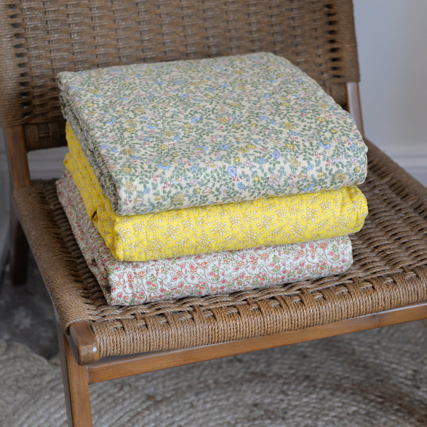 Yellow Floral Quilt / 130 x 180cm