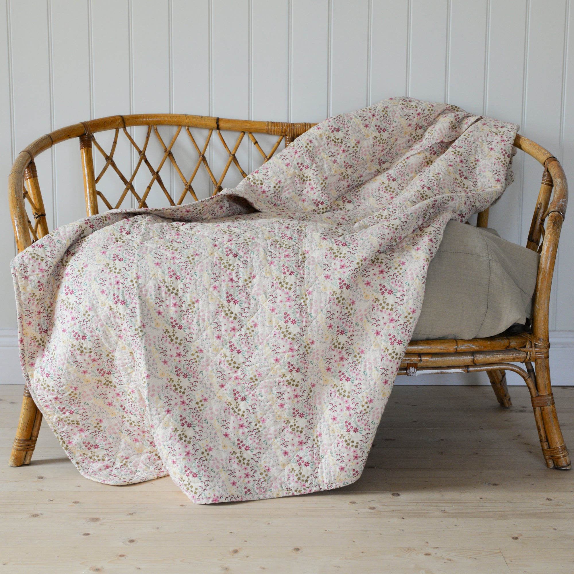 Pink Floral Quilt 130 x 180 cm
