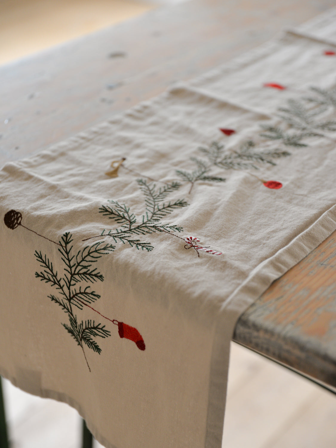 Table Runner Spruce Wreath