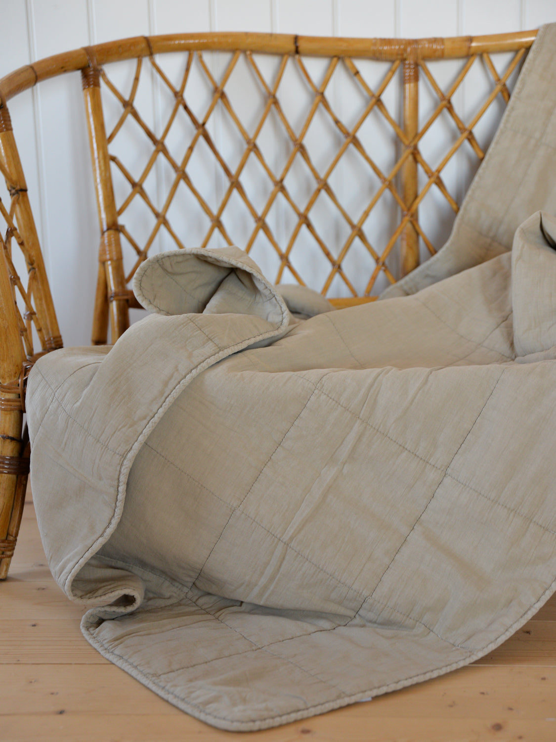 Vintage Quilt in Beige Fog / 130 x 180