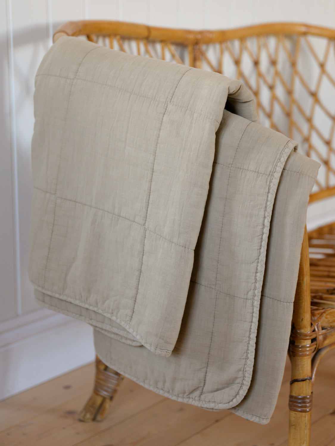 Vintage Quilt in Beige Fog / 130 x 180