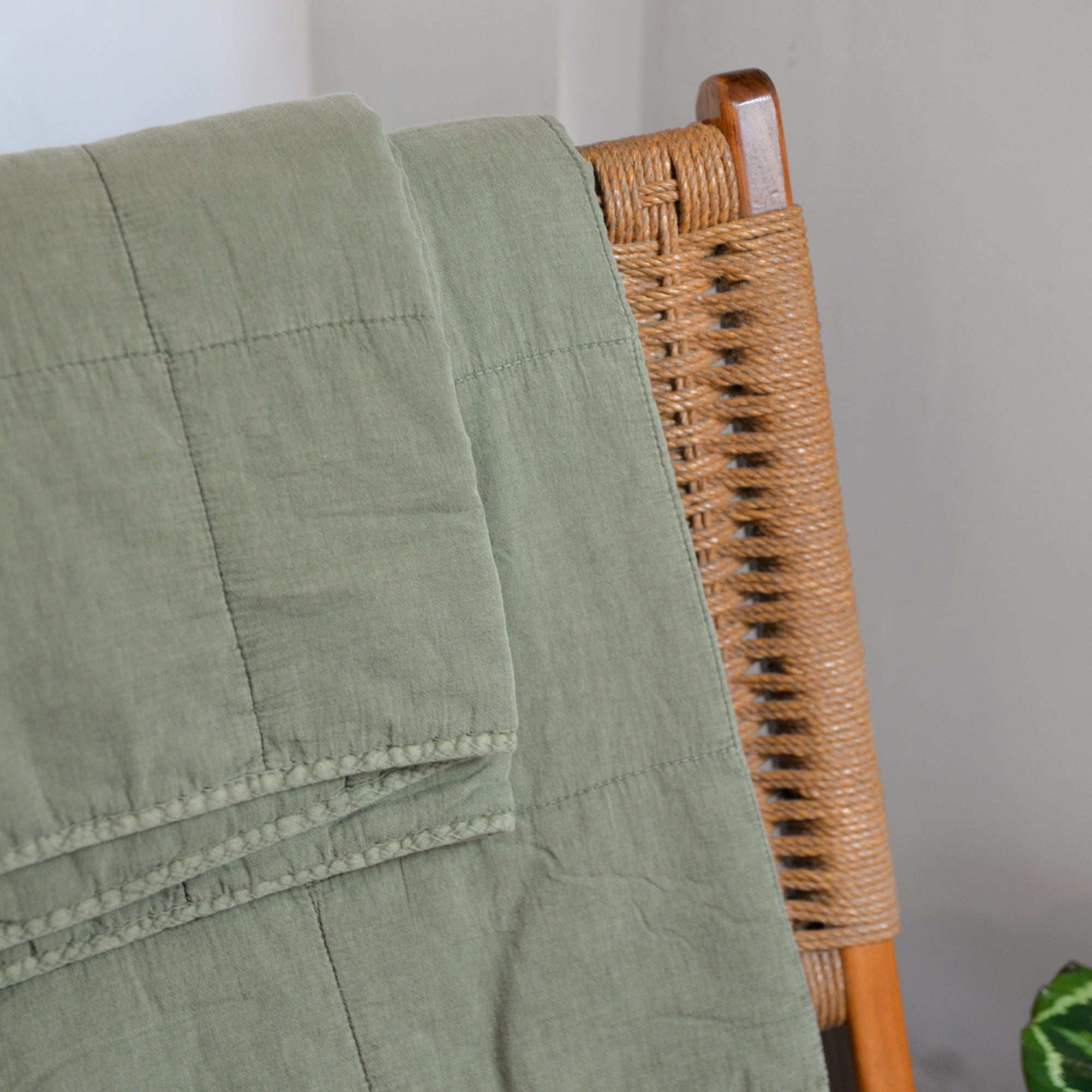 Vintage Quilt in Olive / 130 x 180