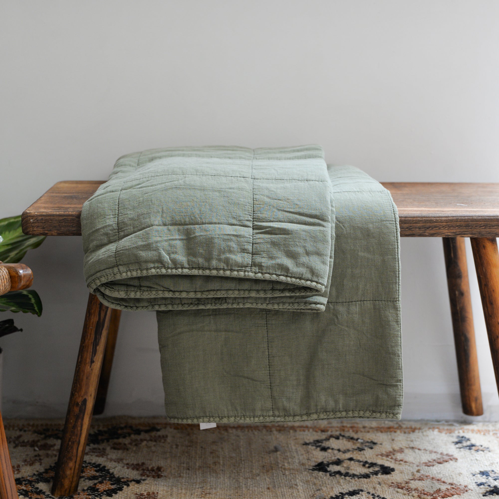 Vintage Quilt in Olive / 130 x 180