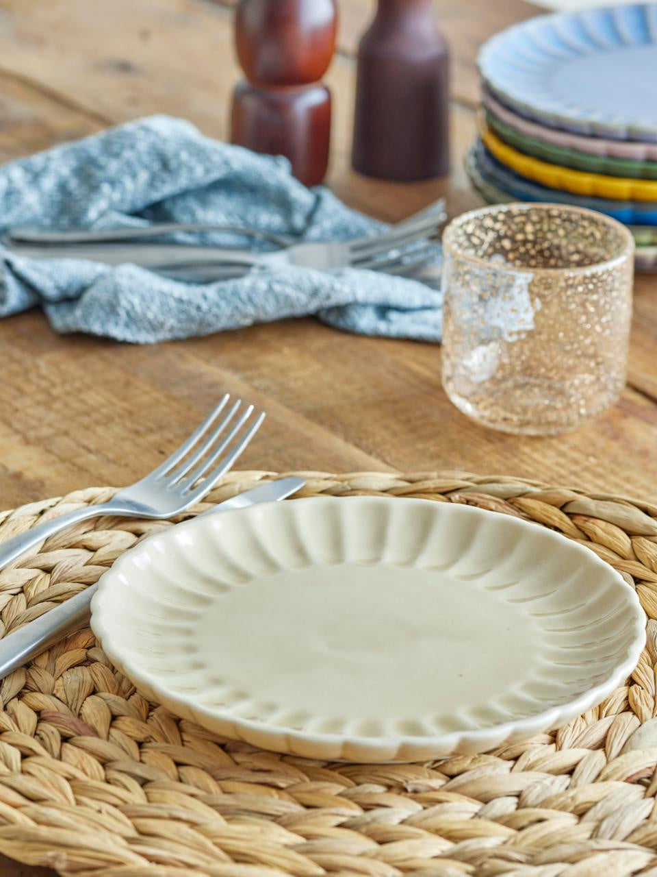 Scalloped Lunch Plate Cream / 20 cm