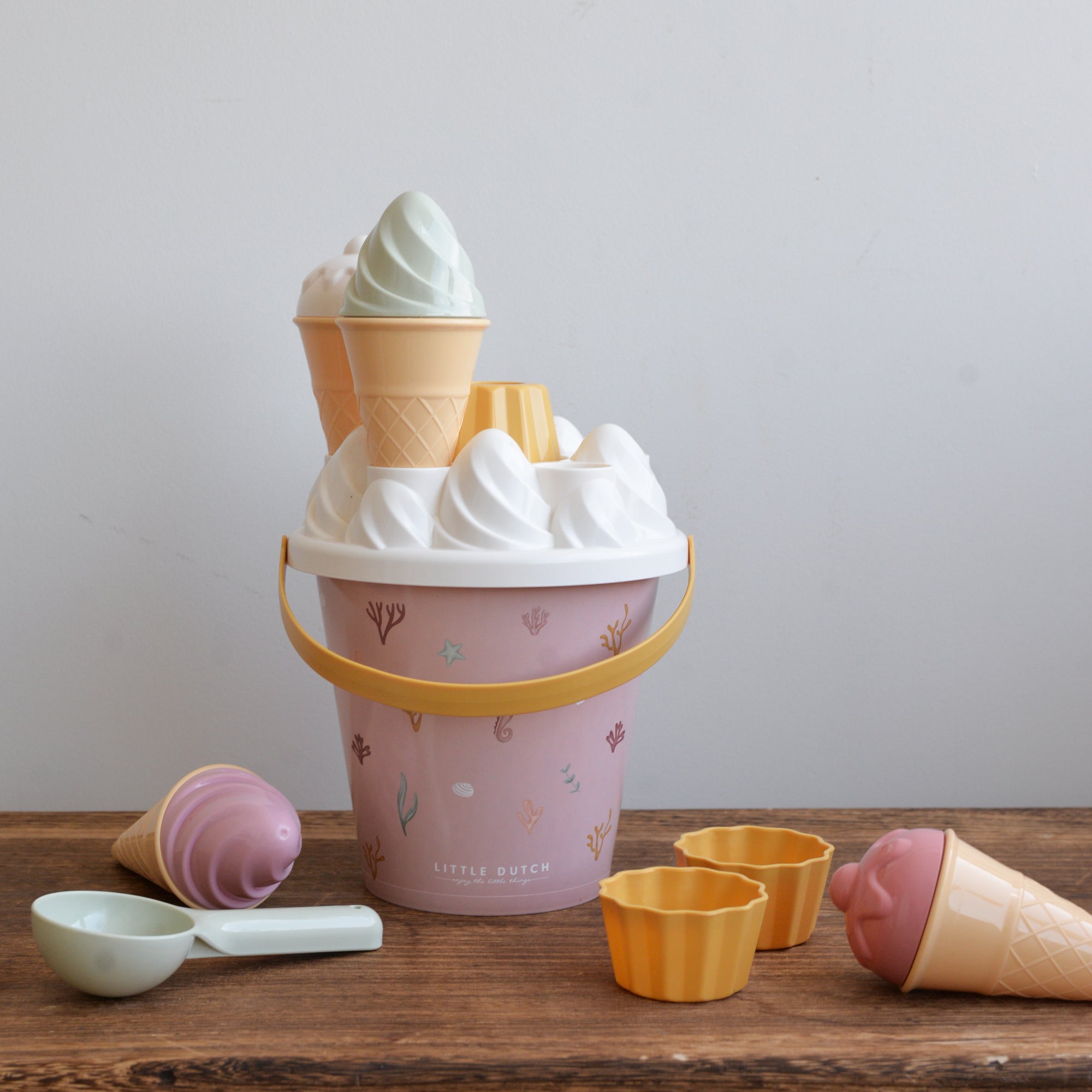 Ice Cream Beach Bucket Set / Colours