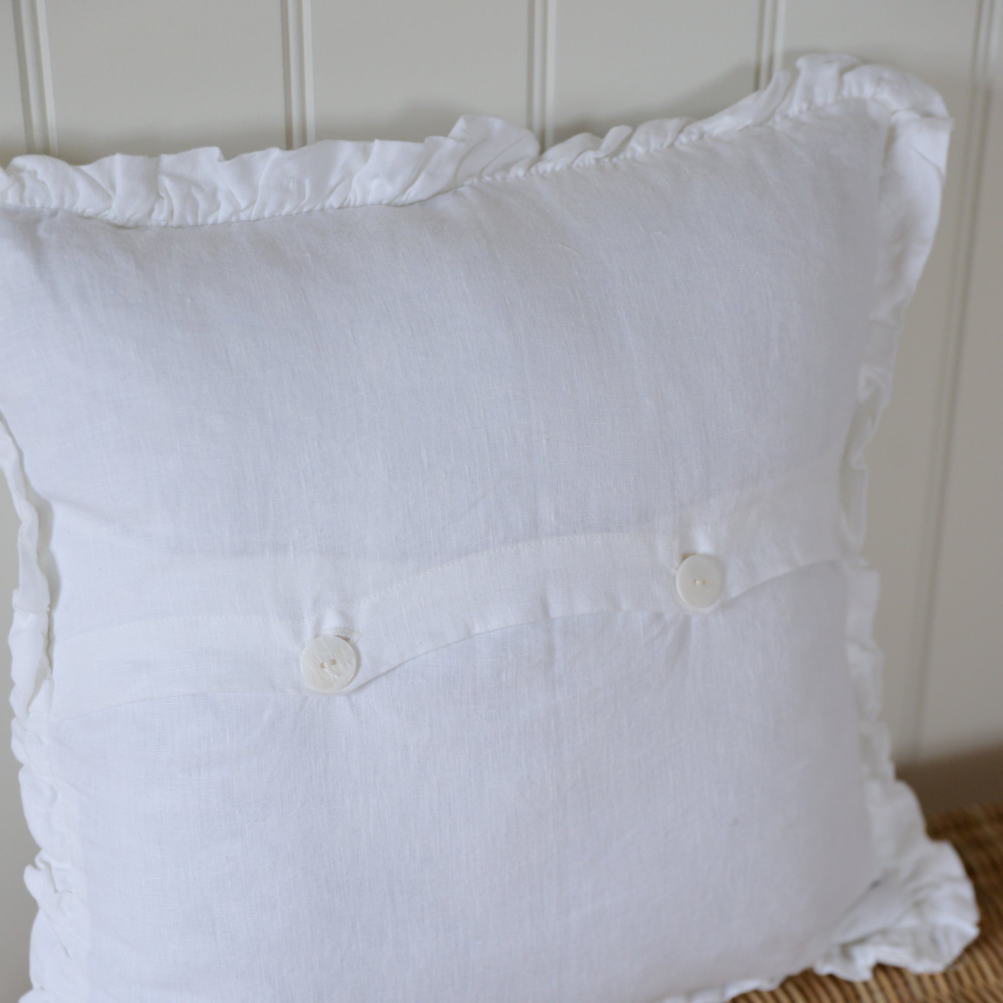 Oli Ruffle Cushion White 40x40cm