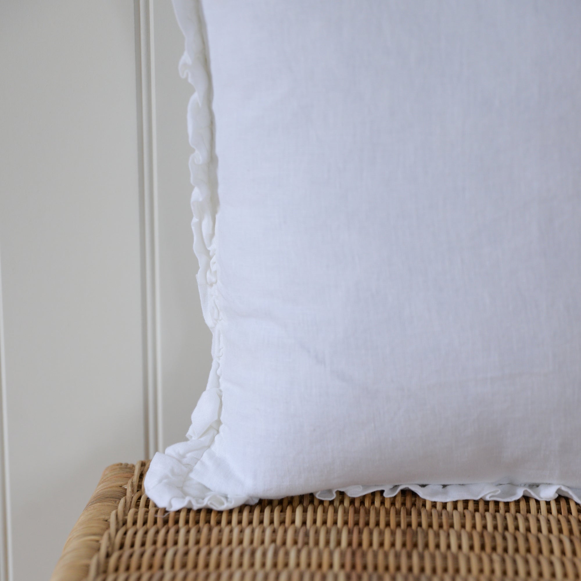 Oli Ruffle Cushion White 40x40cm