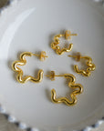 Wiggle Gold Earrings / Medium