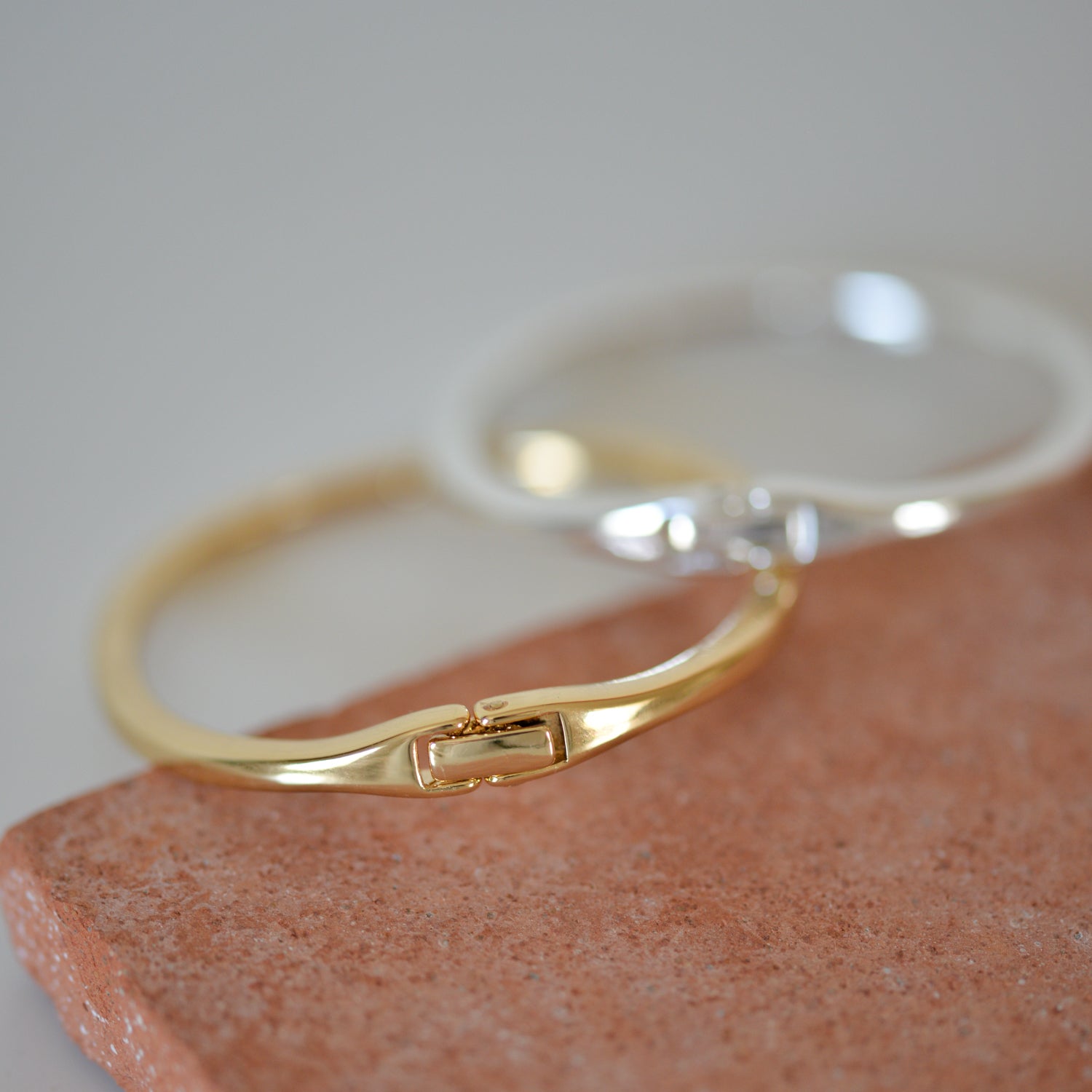 Alaia Bangle / Gold