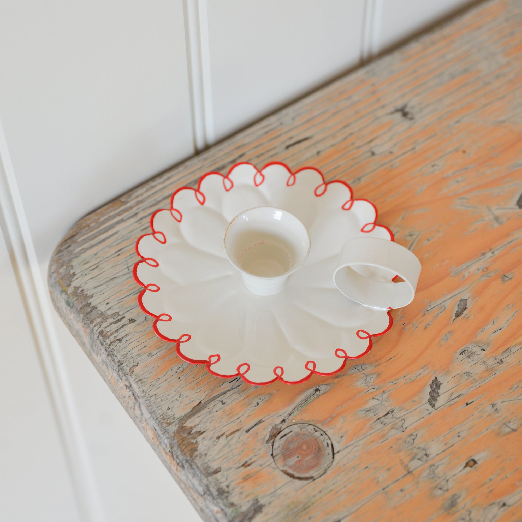 Scalloped White Candle Holder / Red