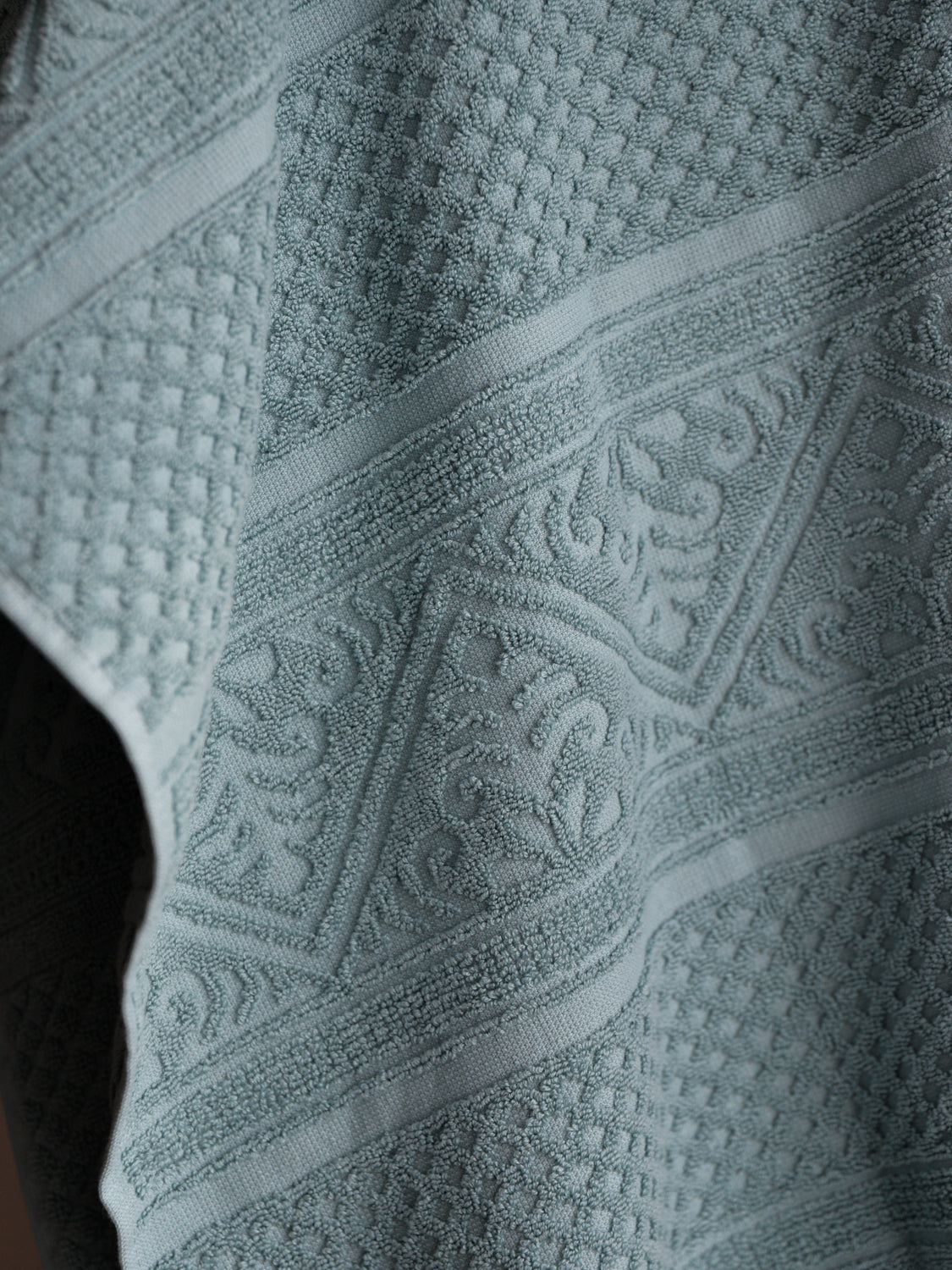 Jacquard Floral Hand Towel / Grey Green