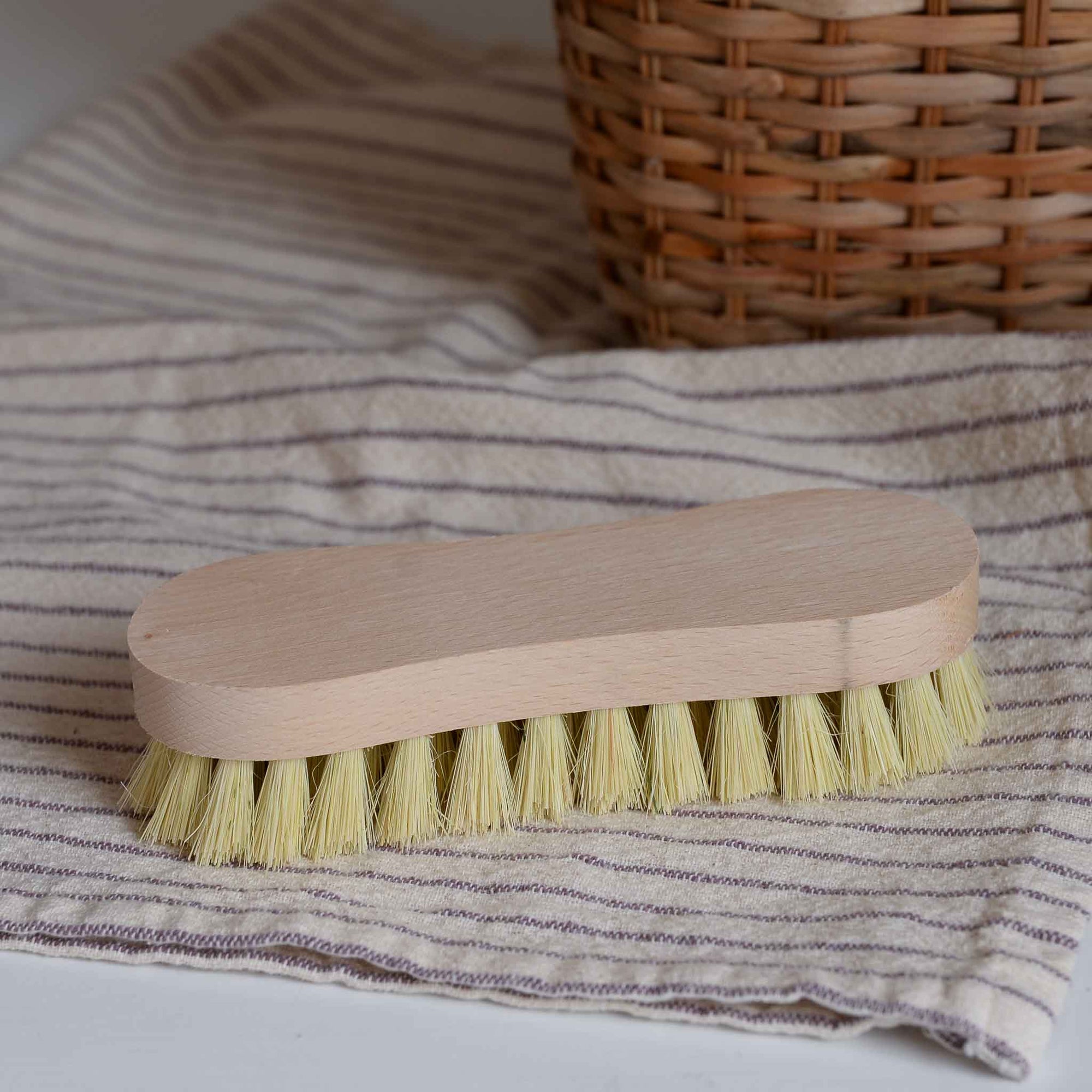 Redecker Scrubbing Brush Eight Form