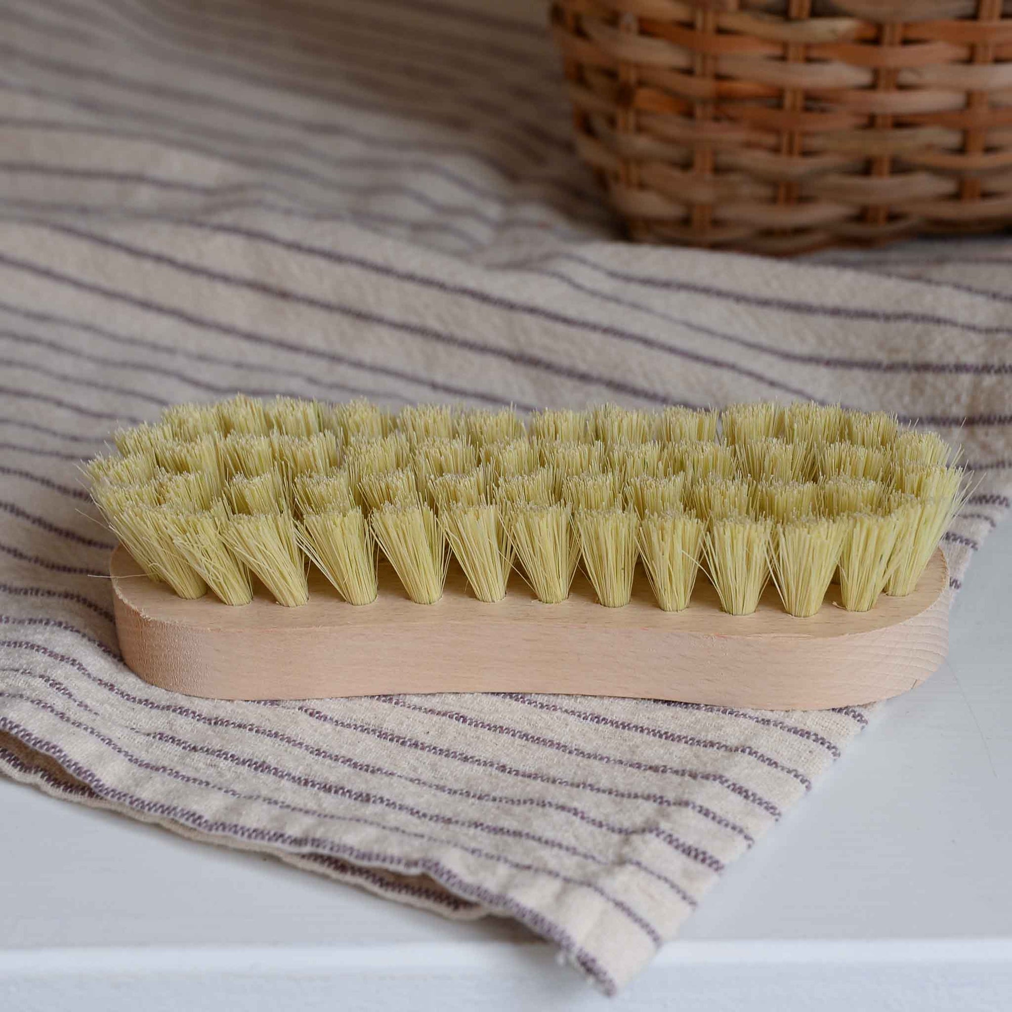 Redecker Scrubbing Brush Eight Form