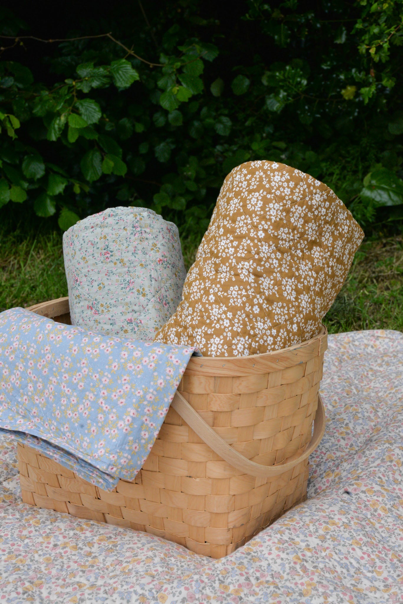 vintage-style-floral-pastel-quilt