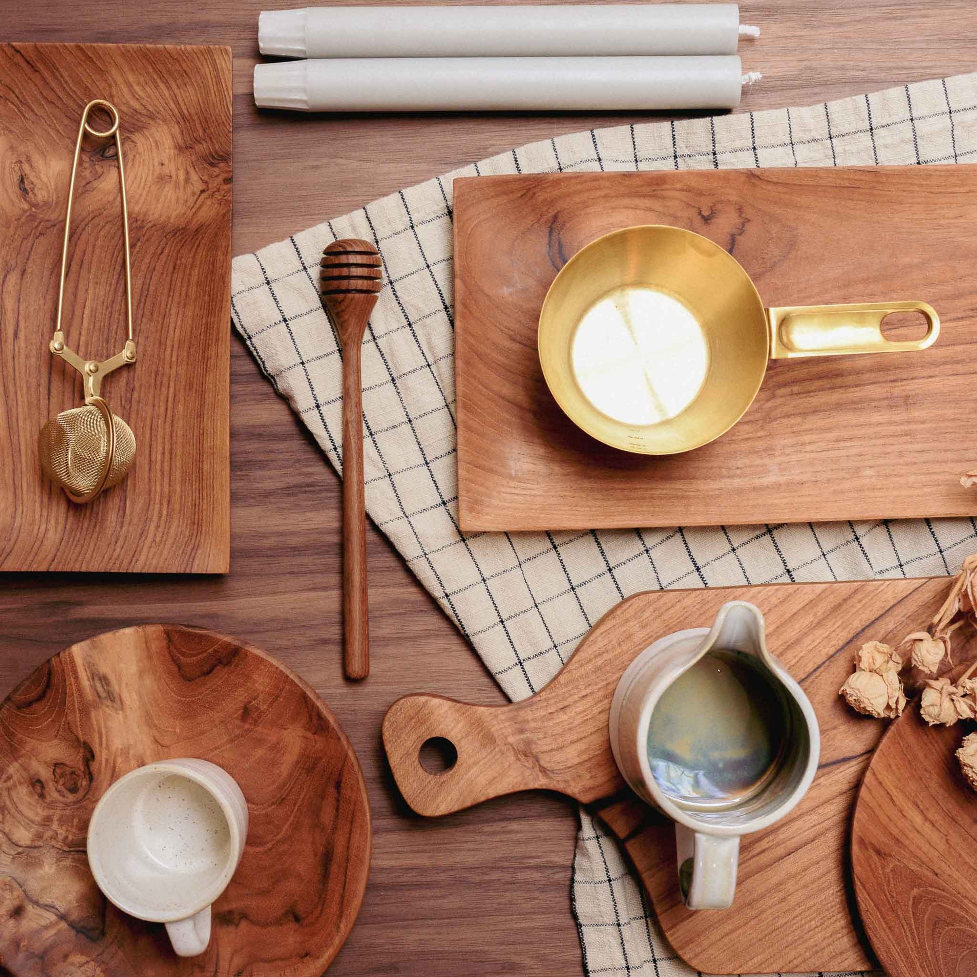 Dark wood: an interior trend for 2021