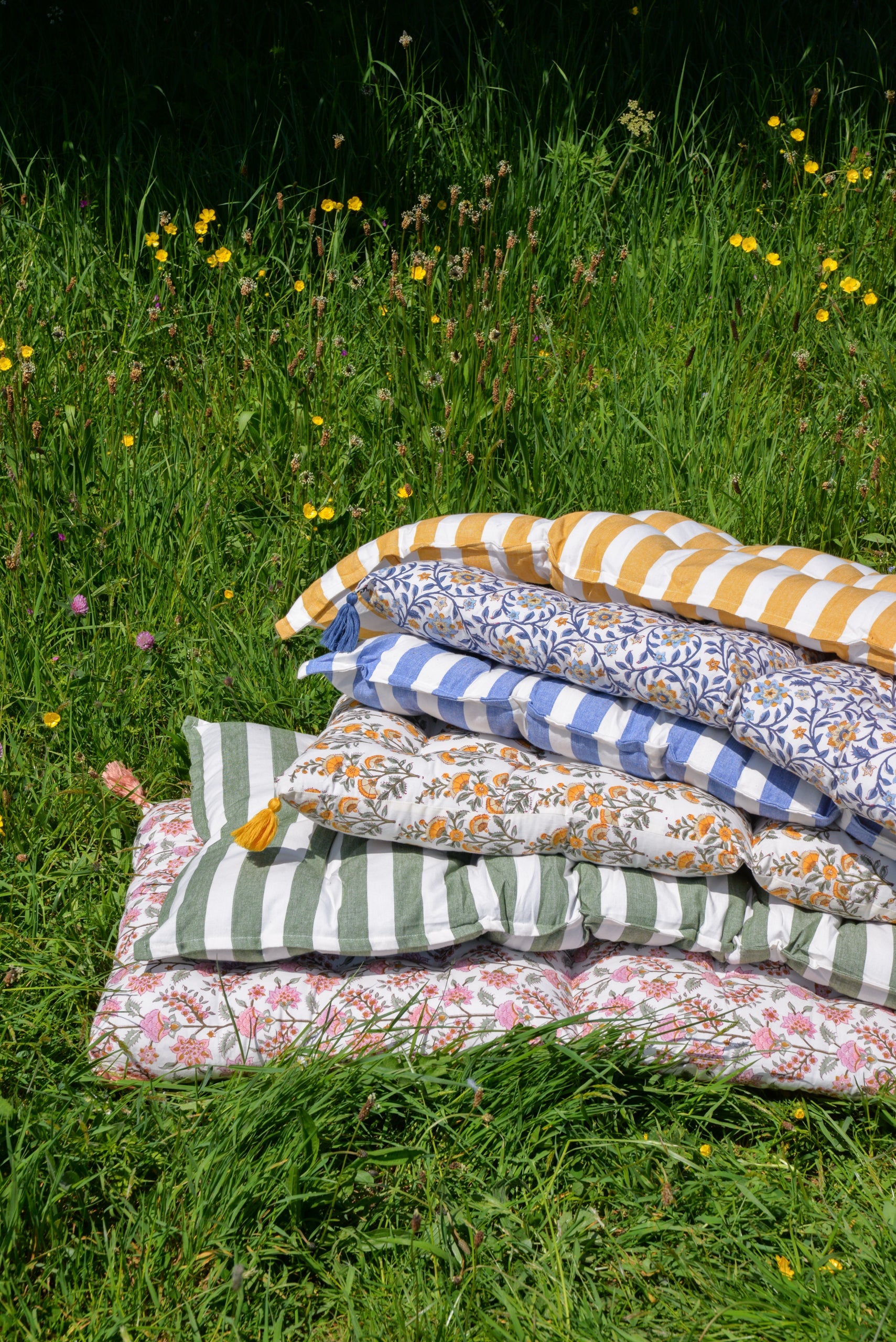 Cosy Up Your Garden Seating with Cotton Cushions