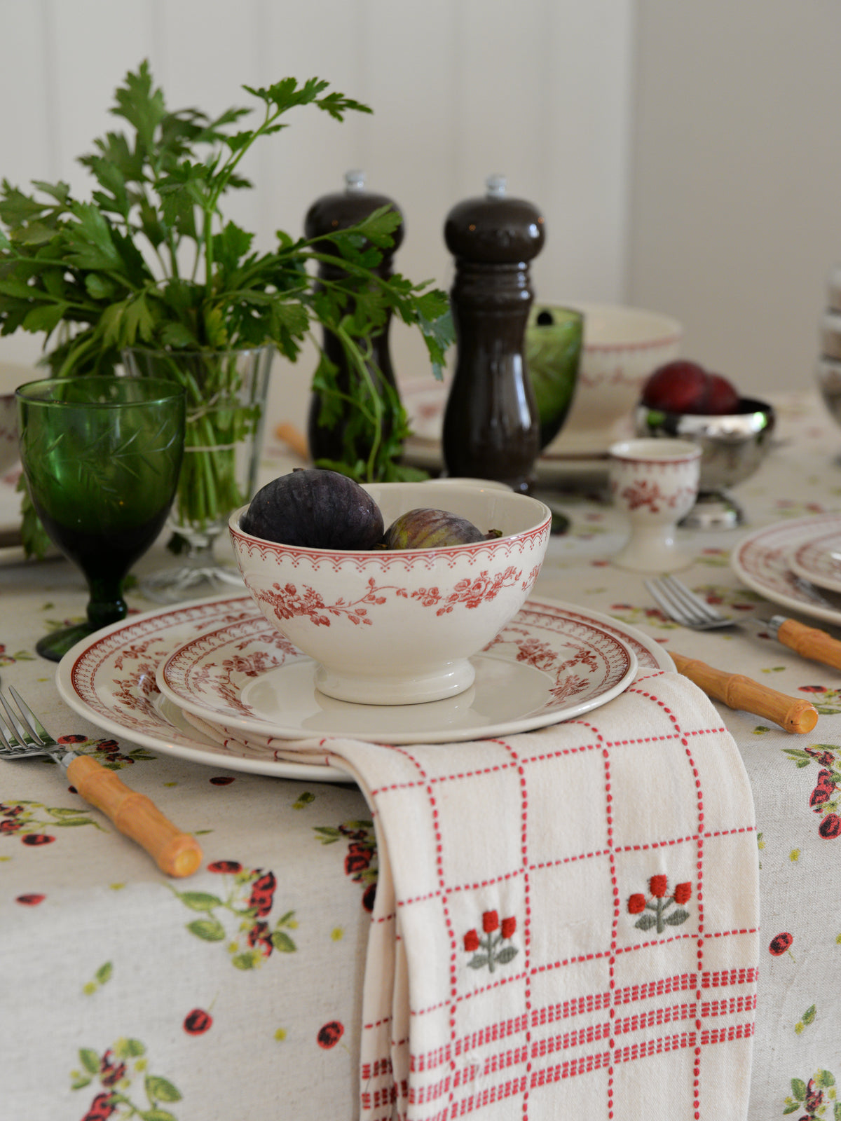 Faustine Patterned Floral Bowl / Burgundy