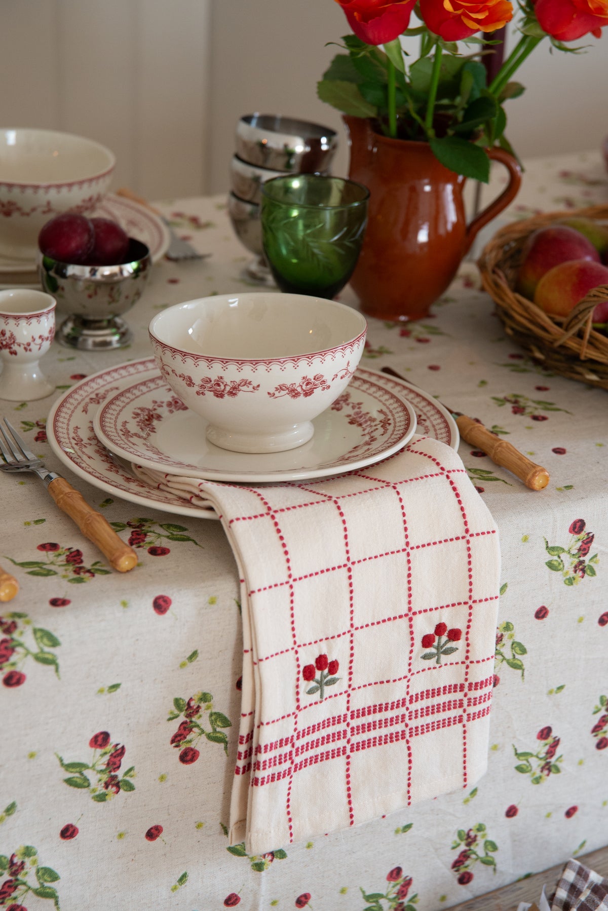Faustine Patterned Floral Dinner Plate / Burgundy