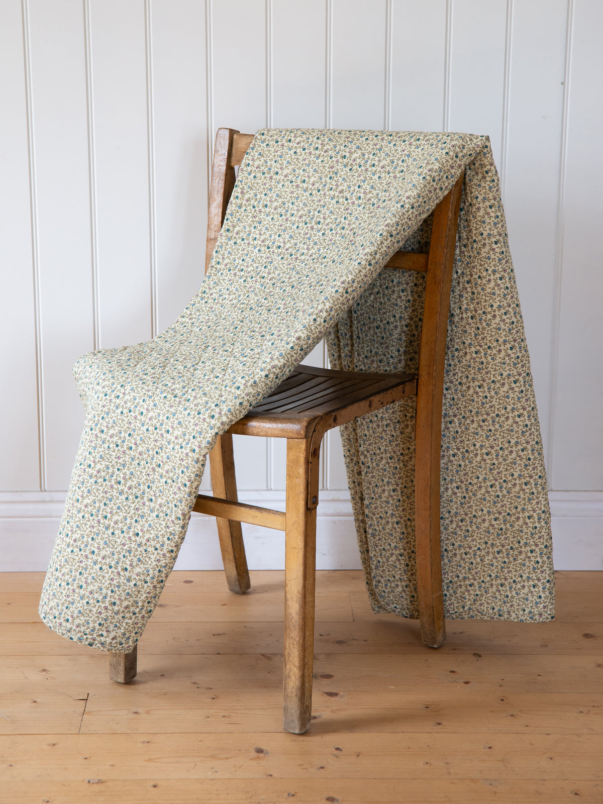 Cream with Blue Flowers Quilt