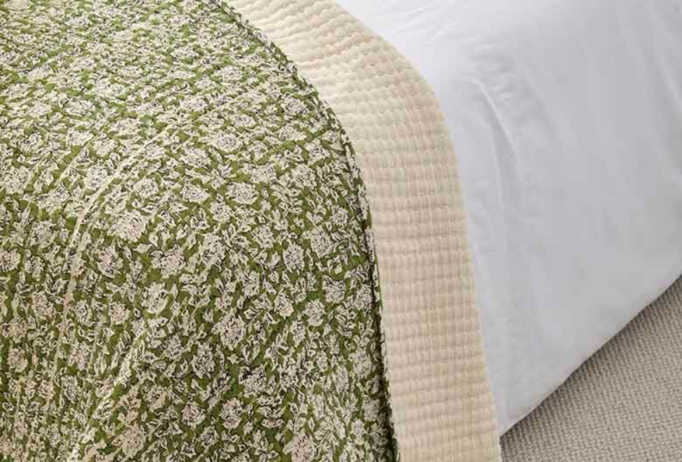 Floral Quilted Throw / Olive