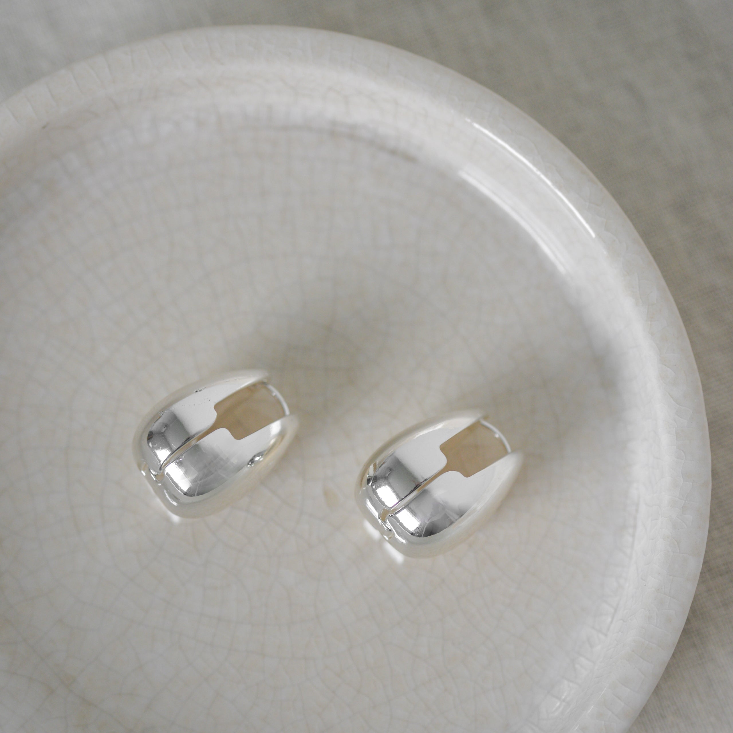 Artemis Organic Shape Silver Click Earrings – Mon Pote