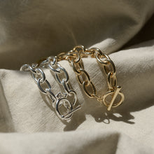 Load image into Gallery viewer, Catherine Oval Links Oversized Chain Bracelet