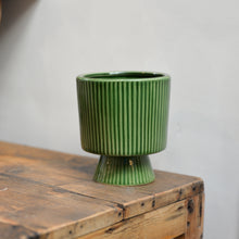 Load image into Gallery viewer, Green Textured Flowerpot On Stand