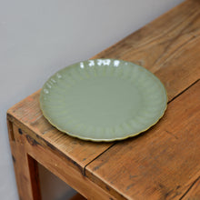 Load image into Gallery viewer, Scalloped Plate / Green