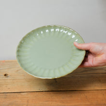 Load image into Gallery viewer, Scalloped Plate / Green