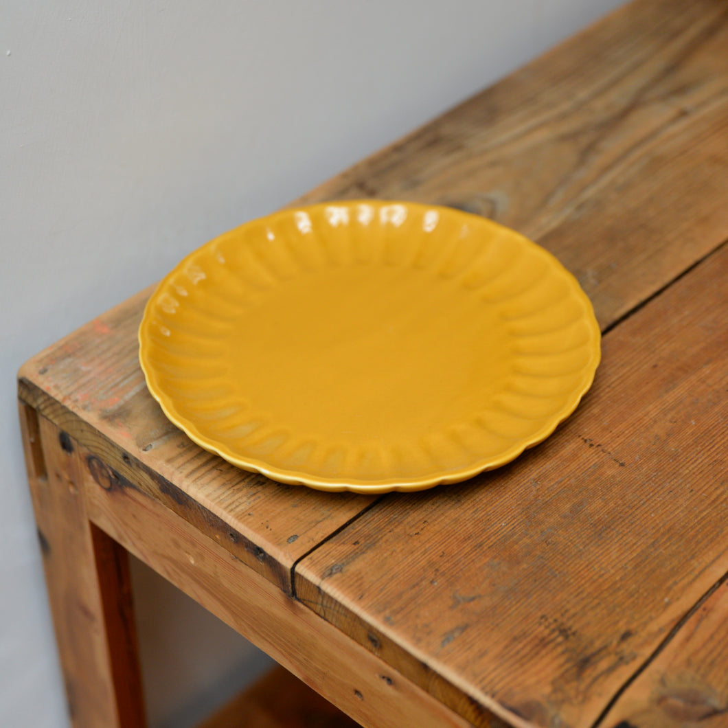 Scalloped Plate / Yellow