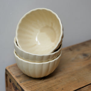 Scalloped Bowl / Beige