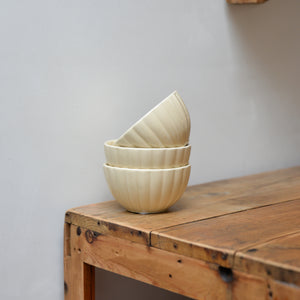 Scalloped Bowl / Beige