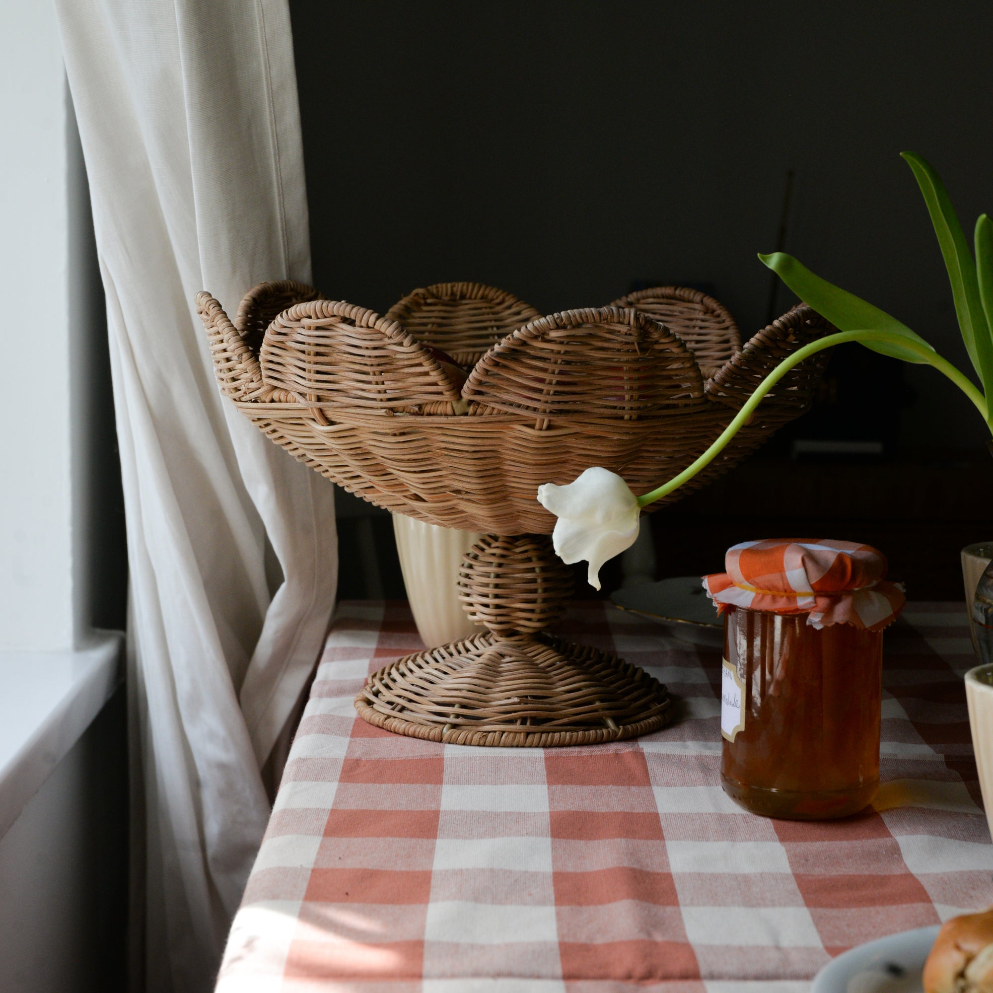 Rattan Scalloped Bowl on Foot / 22cm