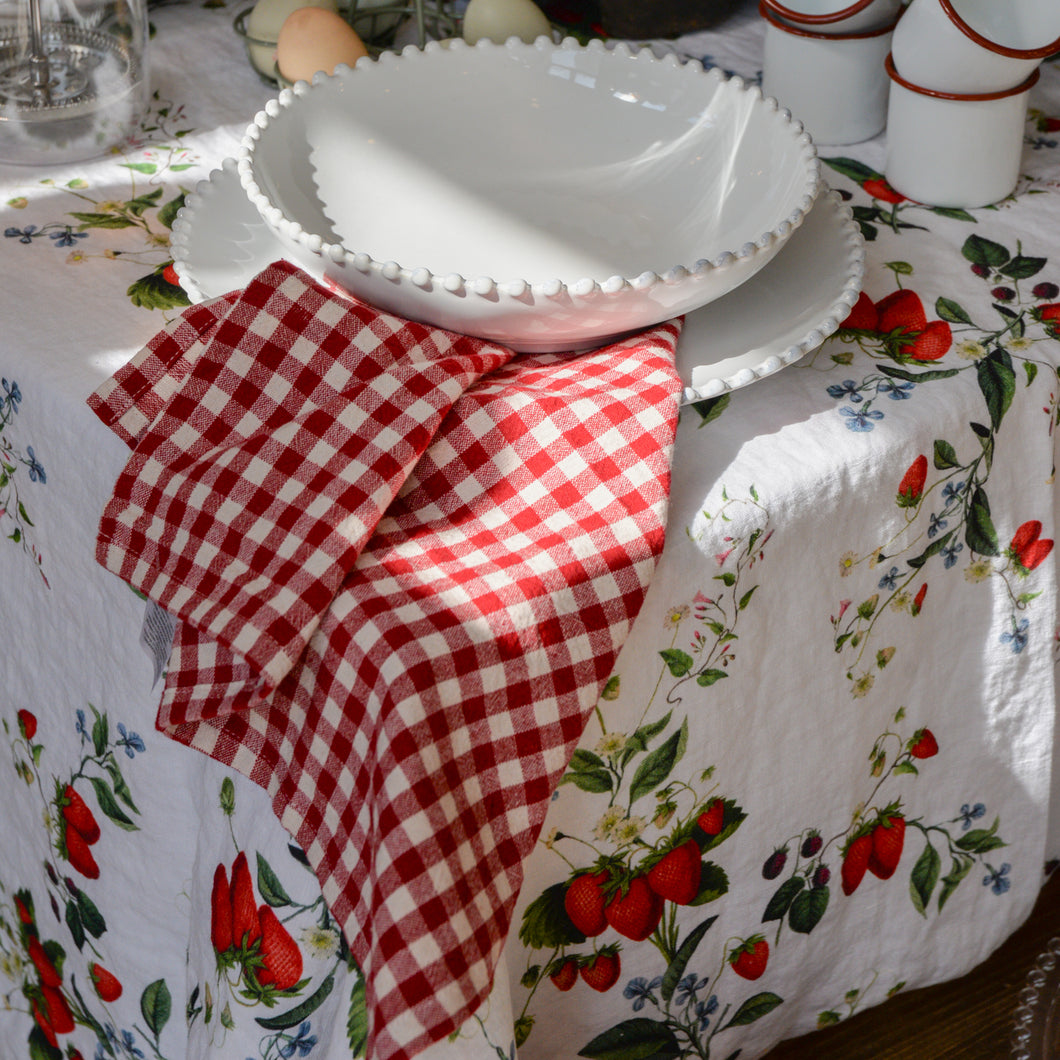 Wild Strawberry Linen Tablecloth
