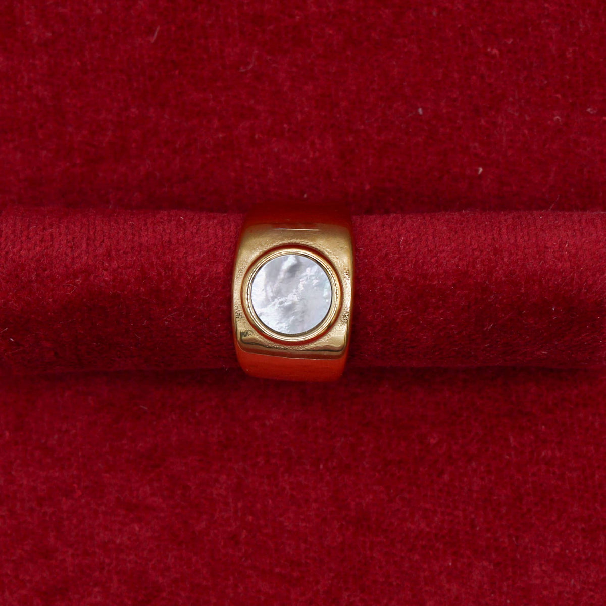 Etta Ring: Medium
