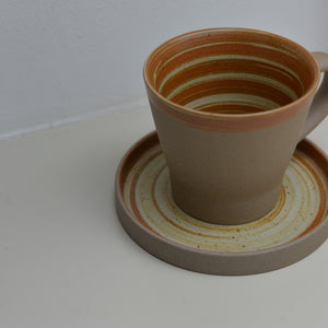 Stoneware Tulip Coffee Mug / Brown