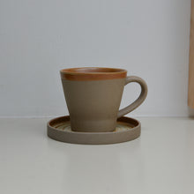 Load image into Gallery viewer, Stoneware Tulip Coffee Mug / Brown