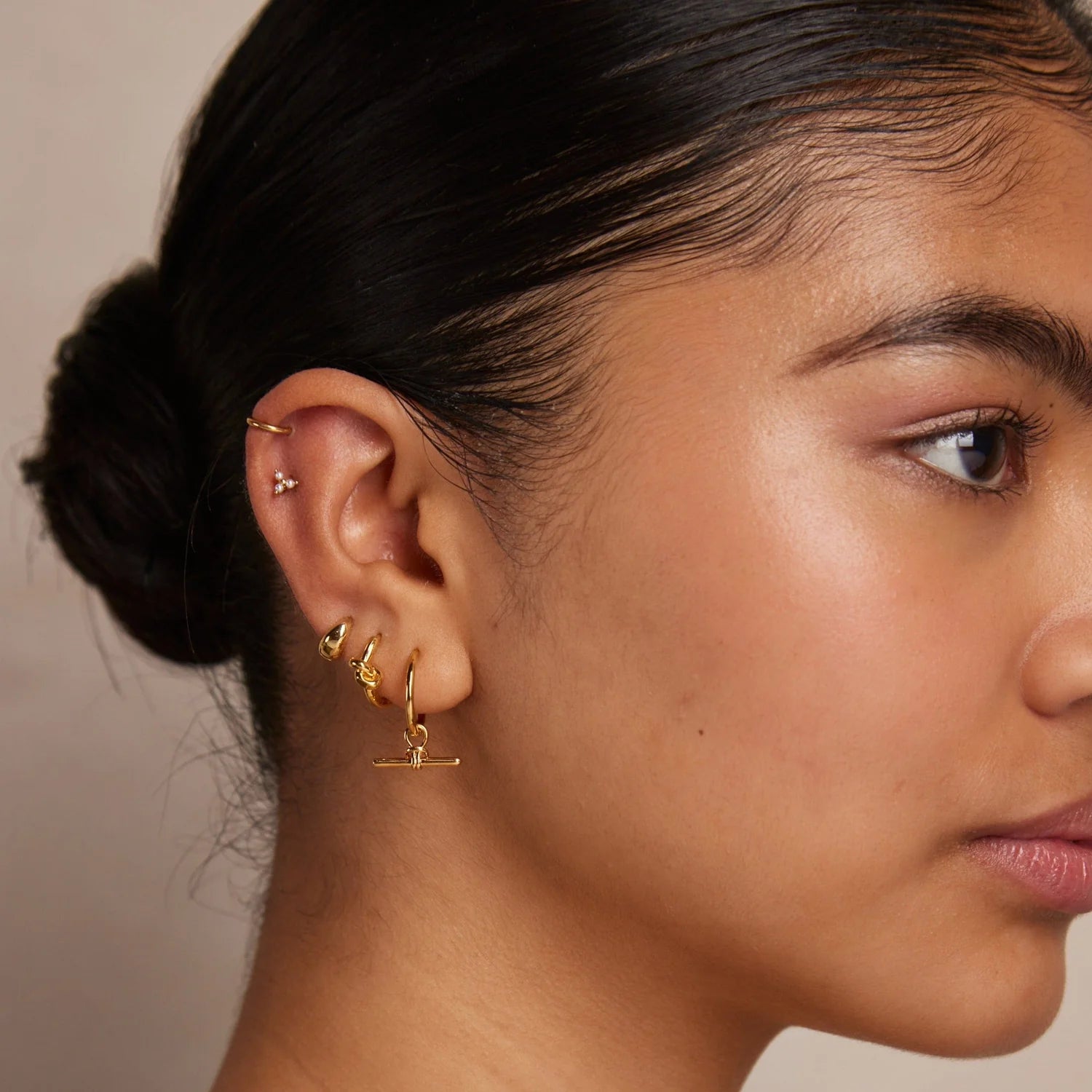 Dainty T-Bar Knot Hoop Earrings / 18K Gold Plated