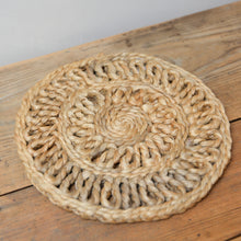 Load image into Gallery viewer, Jute Flower Trivet