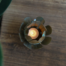 Load image into Gallery viewer, Laurel Leaf Candle Holder