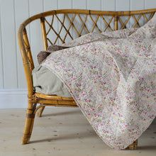 Load image into Gallery viewer, Pink Floral Quilt 130 x 180 cm