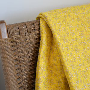 Quilt Yellow with White Flowers 130 x 180