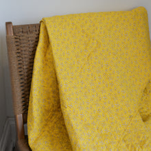 Load image into Gallery viewer, Quilt Yellow with White Flowers 130 x 180