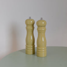 Load image into Gallery viewer, Salt or Pepper Mill / Straw Yellow